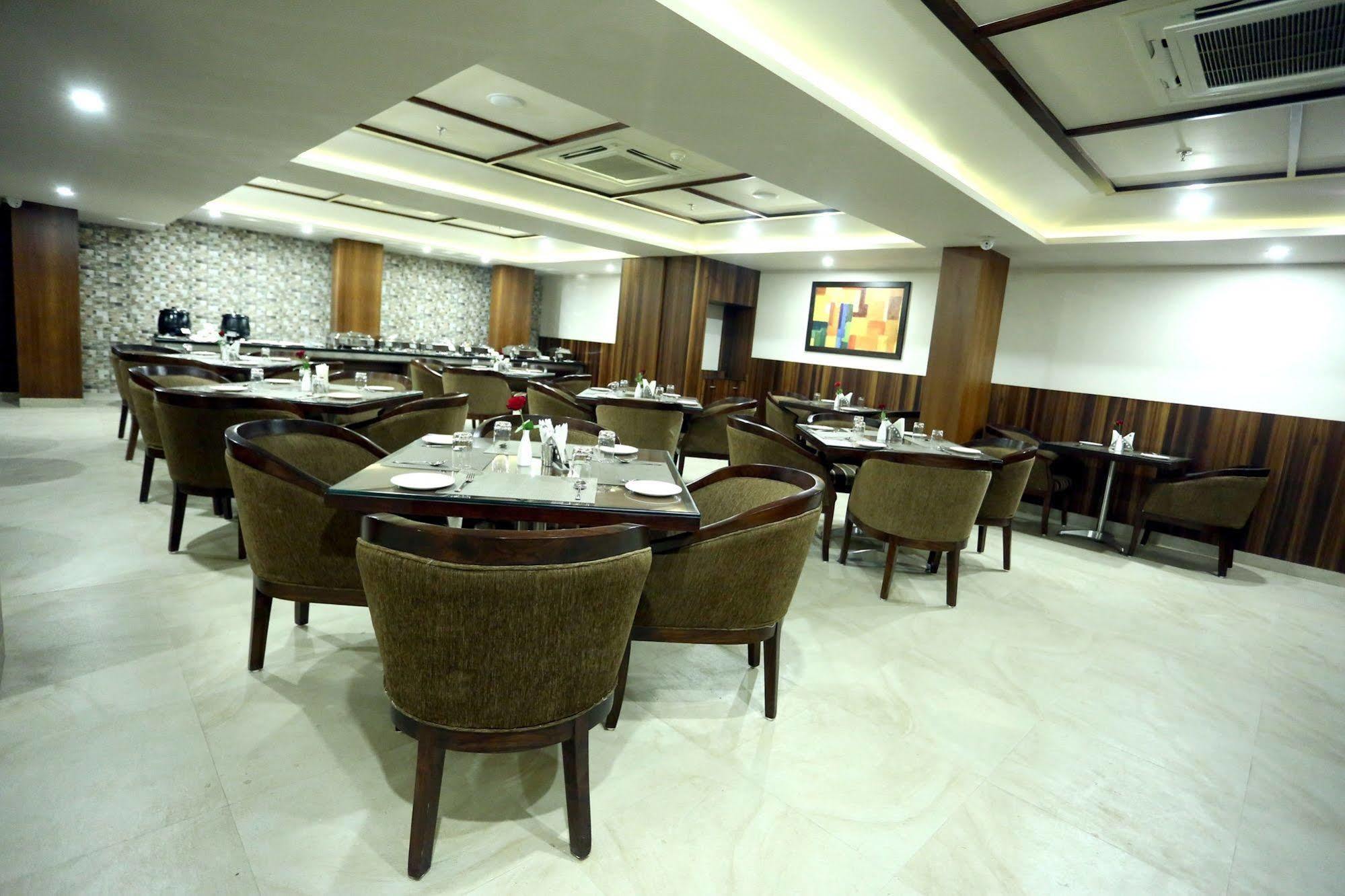 Hotel Solitaire Rāipur Exteriér fotografie