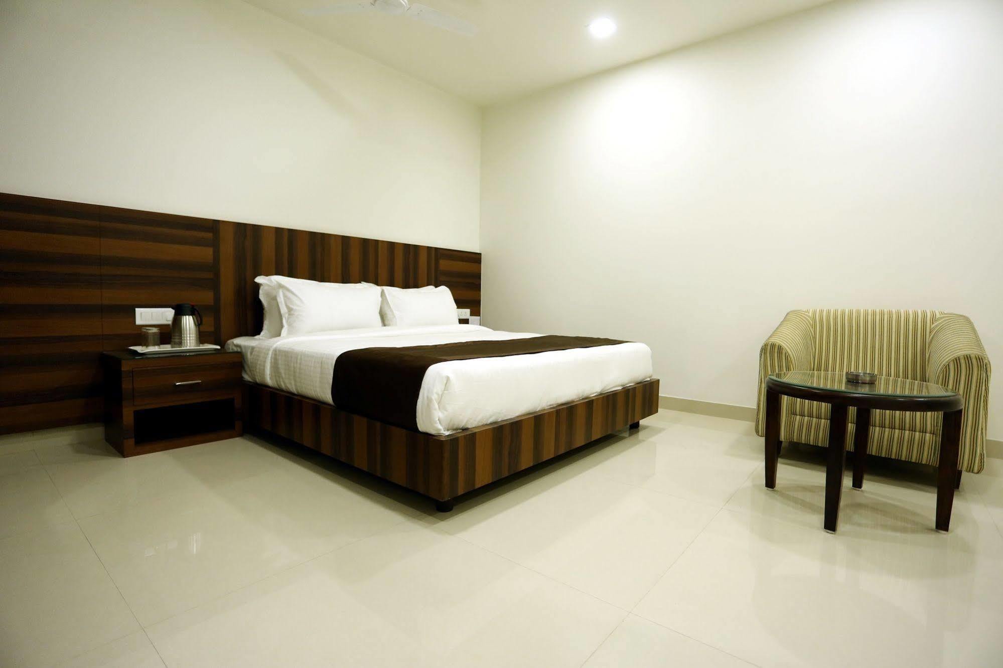 Hotel Solitaire Rāipur Exteriér fotografie