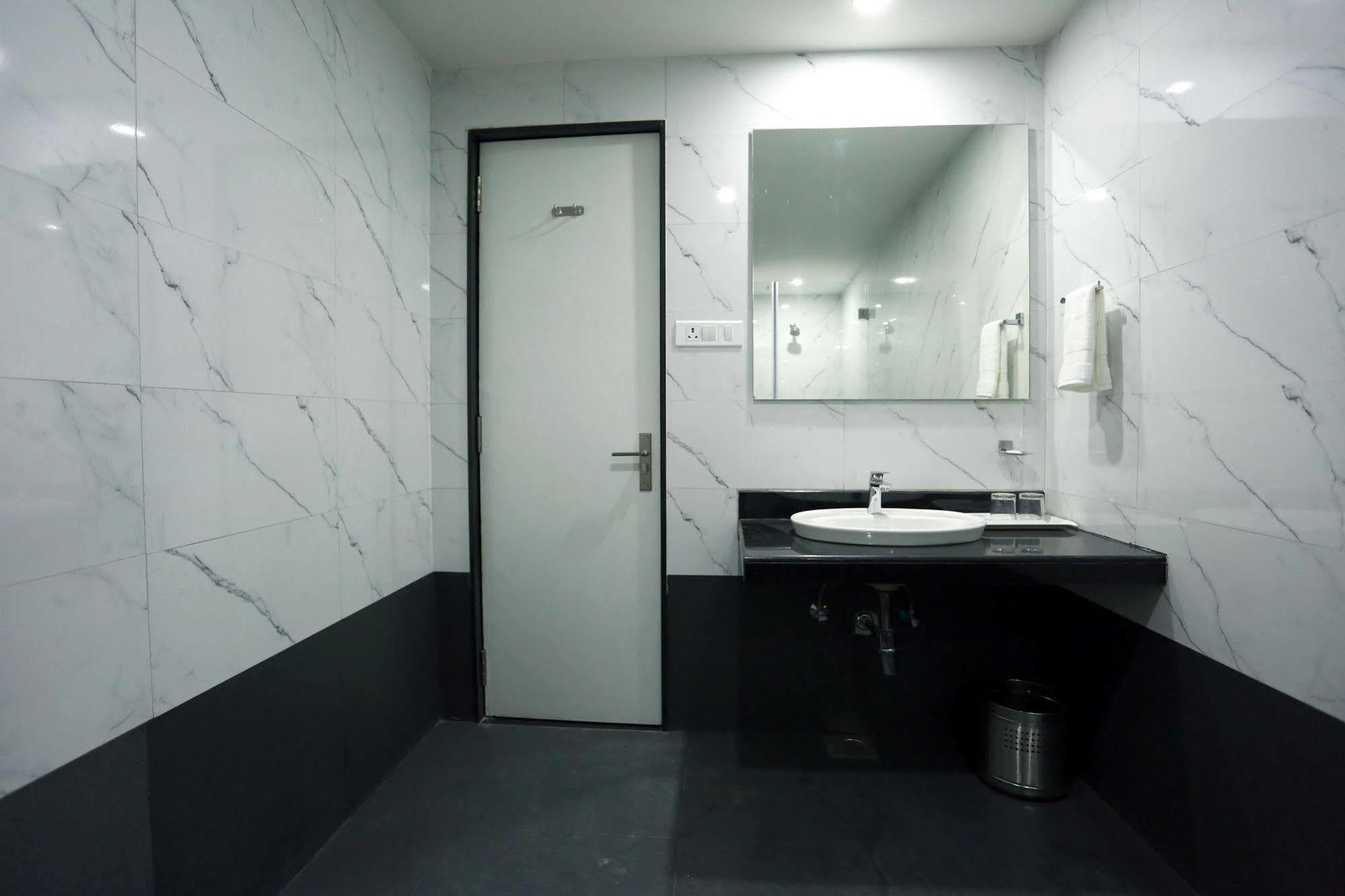 Hotel Solitaire Rāipur Exteriér fotografie