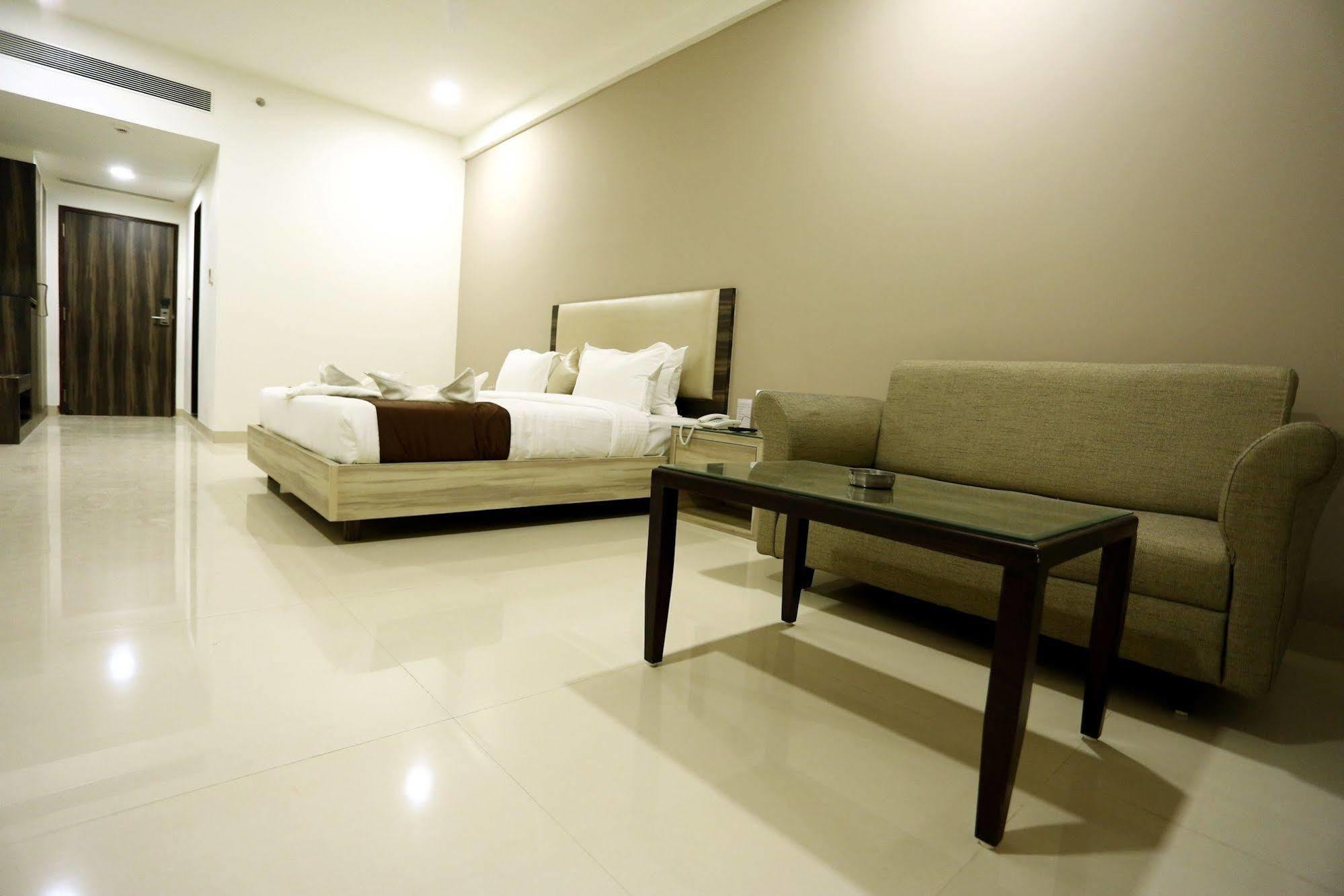 Hotel Solitaire Rāipur Exteriér fotografie