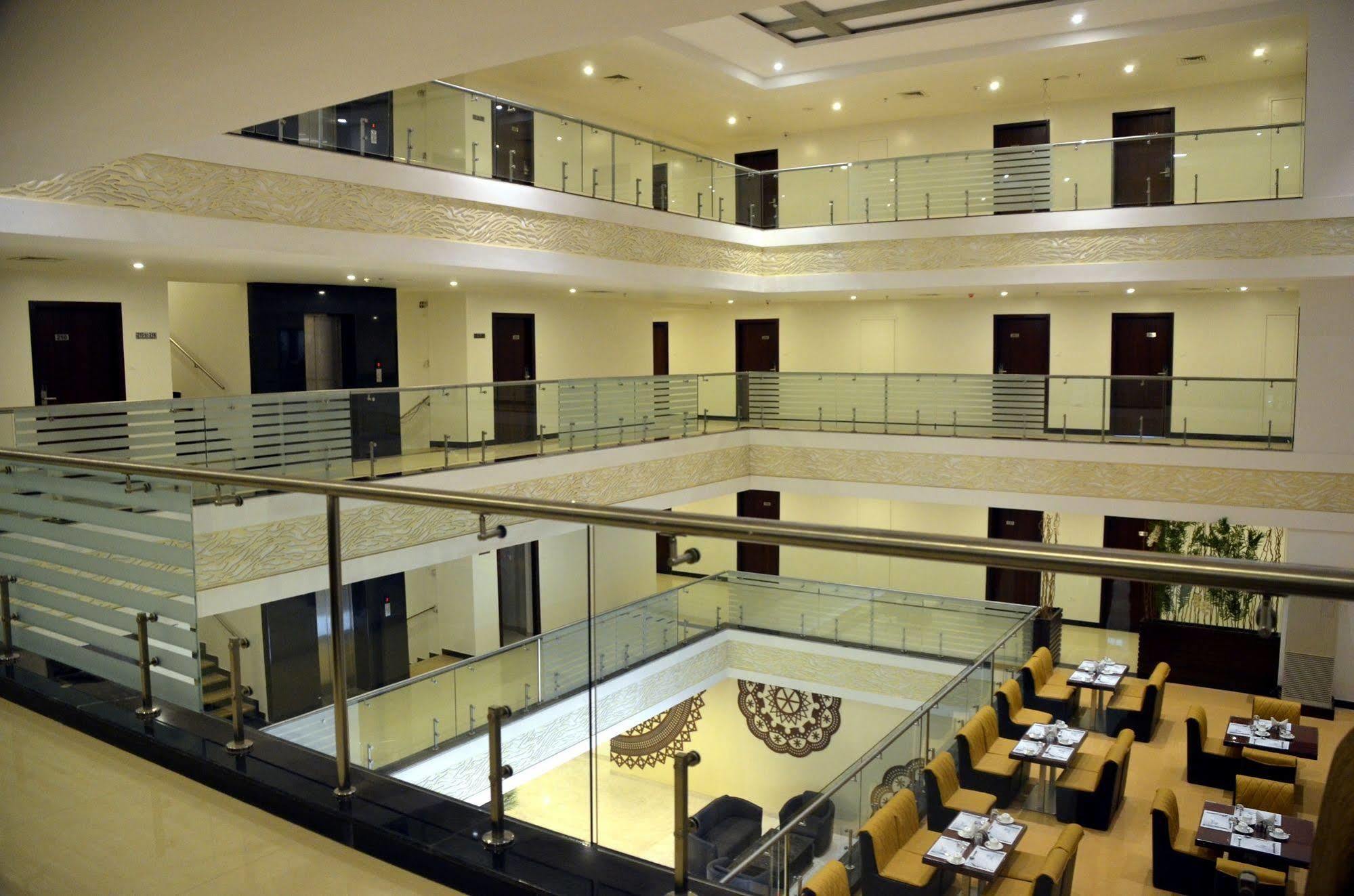 Hotel Solitaire Rāipur Exteriér fotografie
